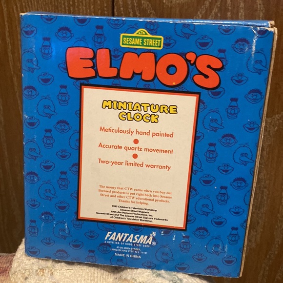 Elmo clock out of box to look at never used - Picture 3 of 3